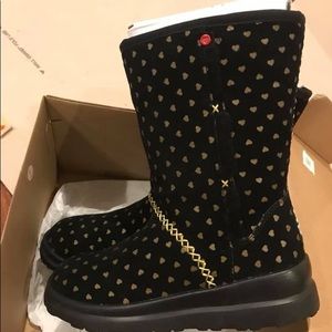 UGG BOOTS (big girls size 5)